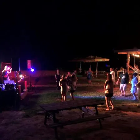 Camping Les Lacs D'armagnac Otel