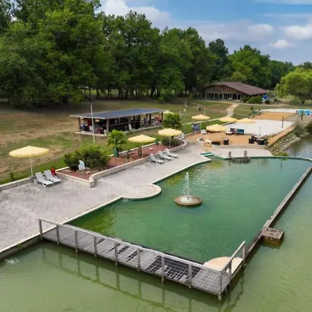 Camping Les Lacs D'armagnac Otel *