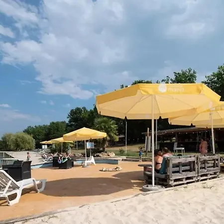 מלון Camping Les Lacs D'armagnac Bretagne-d'Armagnac